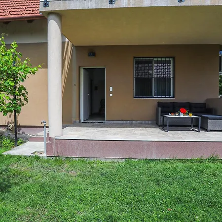 別荘 Golden バラトンレッレ